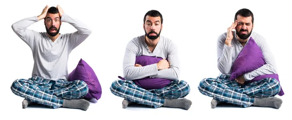 Sad man i pyjamas — Stockfoto