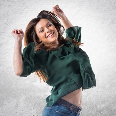 Genç kız izole arka plan üzerinde dans