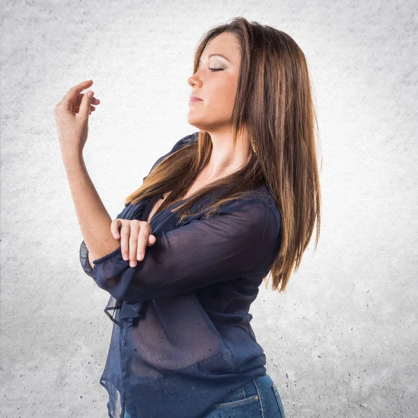 Jeune femme modèle en studio — Photo