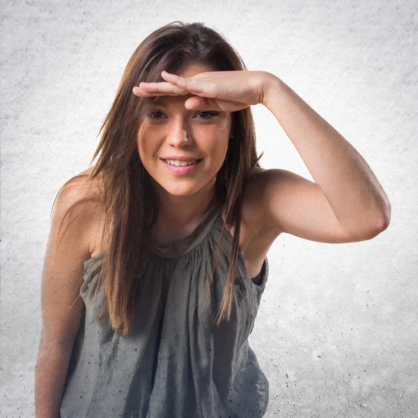 Menina mostrando algo — Fotografia de Stock