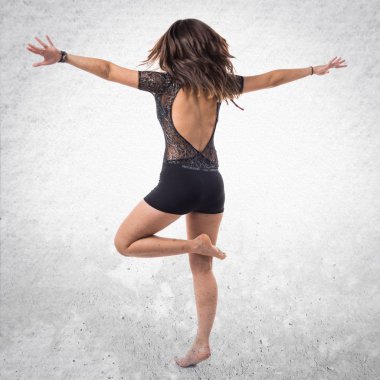 Klasik dansı yapan genç kız