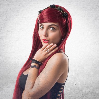 Sürpriz jest yapıyor genç Kızıl saçlı kız