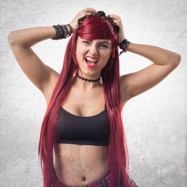 Genç kız izole arka plan üzerinde