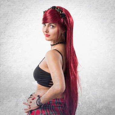 Genç kız izole arka plan üzerinde