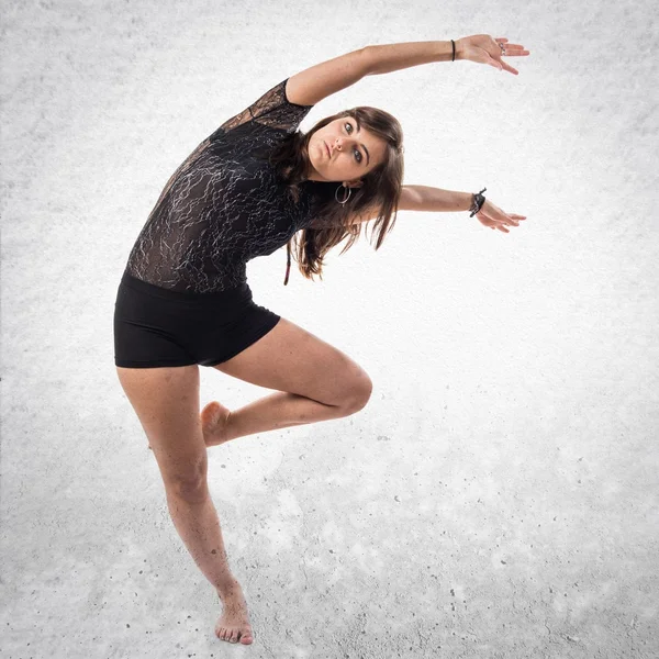 युवा लड़की शास्त्रीय नृत्य कर रही है — स्टॉक फ़ोटो, इमेज