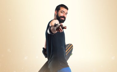 Öne doğru işaret patenci