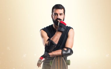 Patenci adam longboard ile