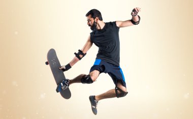 Atlama kaykay ile adam