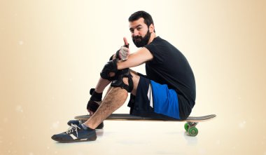 Onun kaymak başparmak ile adam