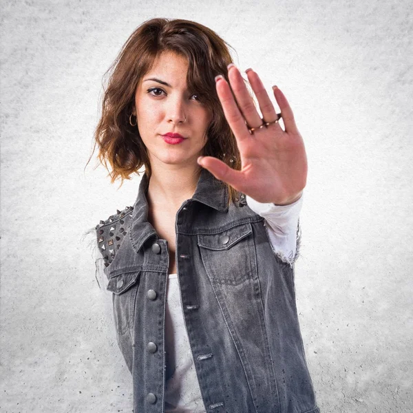 Mujer haciendo señal de stop — Foto de Stock