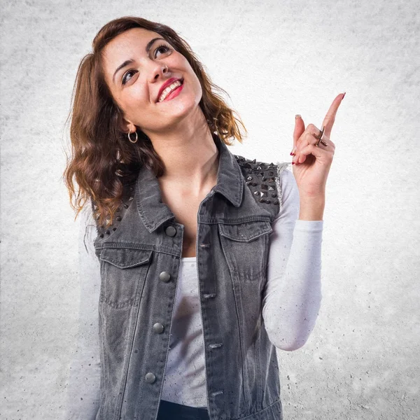 Menina bonita apontando para cima — Fotografia de Stock