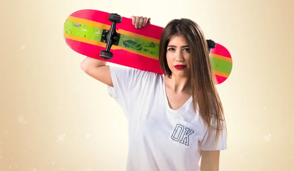 Teen girl holding a skate — Stock Photo, Image