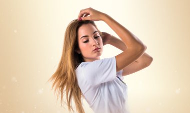 güzel sarışın kız poz