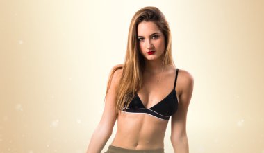 Bir paten tutan güzel kız