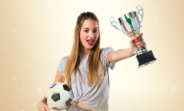 Giocatore di calcio con un trofeo — Foto Stock