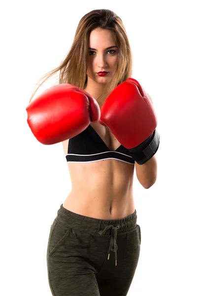 Ragazza adolescente con guanti da boxe — Foto Stock