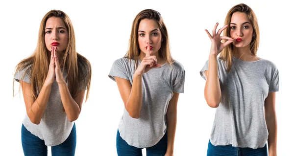 Chica joven haciendo gesto de silencio — Foto de Stock