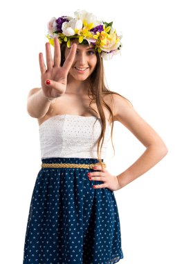 Genç ve güzel kız izole arka plan üzerinde