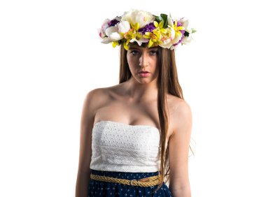 Genç ve güzel kız izole arka plan üzerinde