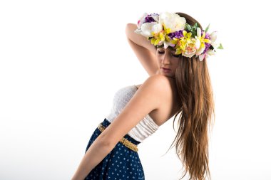 Çiçeklerin taç kadınla modeli