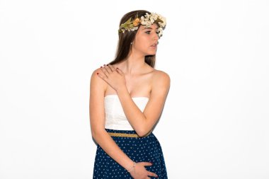 Çiçeklerin taç kadınla modeli