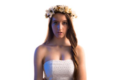 Çiçeklerin taç kadınla modeli