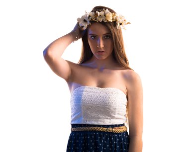 Çiçeklerin taç kadınla modeli