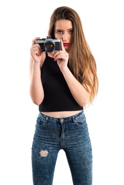bir kamera tutan genç kız