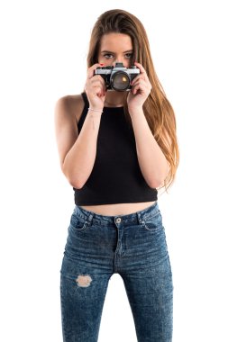 bir kamera tutan genç kız