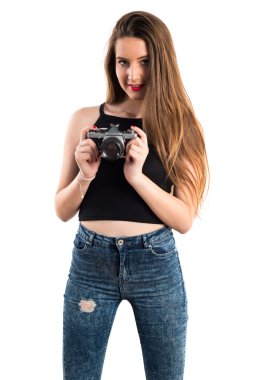 bir kamera tutan genç kız