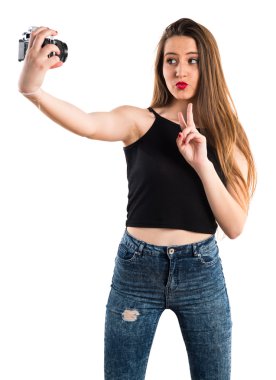 Genç kız bir selfie yapma