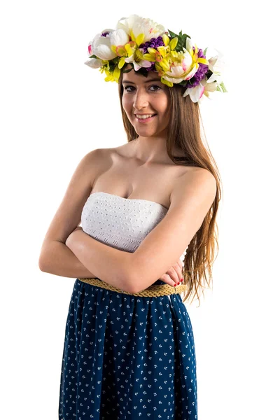 Menina feliz com coroa de flores — Fotografia de Stock