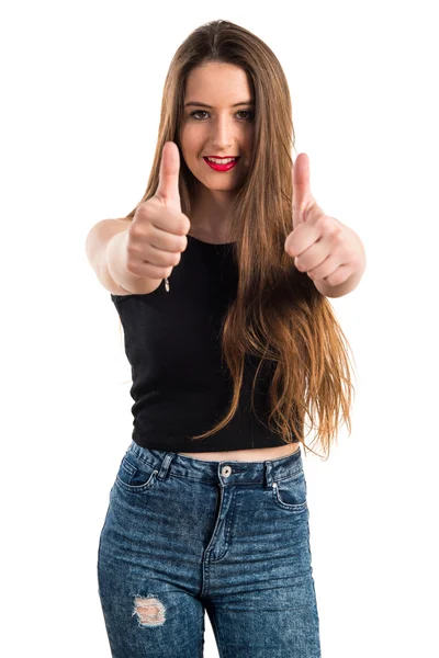 başparmak ile genç kız