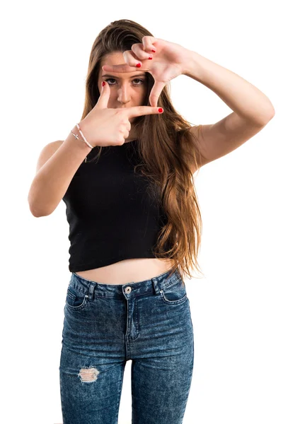 Jovem focando com os dedos — Fotografia de Stock