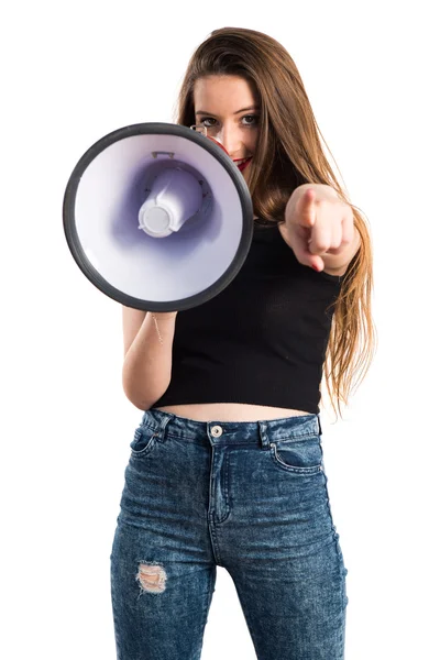 Mladá dívka křičí megafon — Stock fotografie
