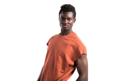 Studio poz yakışıklı zenci