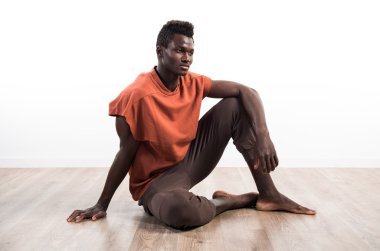 poz yakışıklı zenci