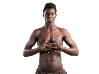 Studio poz güçlü siyah adam