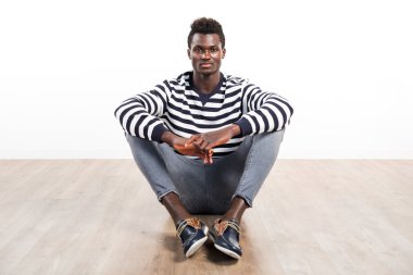 poz yakışıklı zenci