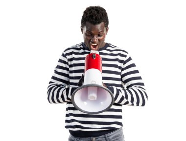 Megafon tarafından bağırarak yakışıklı zenci