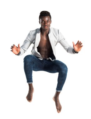 Atlama yakışıklı zenci