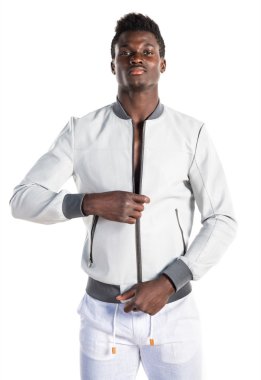 Studio yakışıklı siyah adam