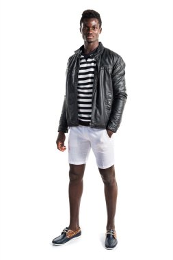 Siyah adamla yakışıklı deri ceket