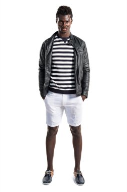 Siyah adamla yakışıklı deri ceket