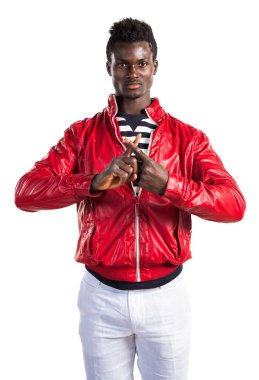 Hiçbir hareketi yapan yakışıklı siyah erkek