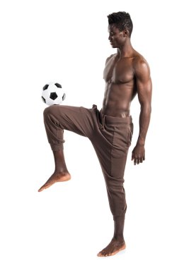 siyah adam futbol oynama