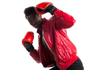 Boks eldivenleri ile siyah adam