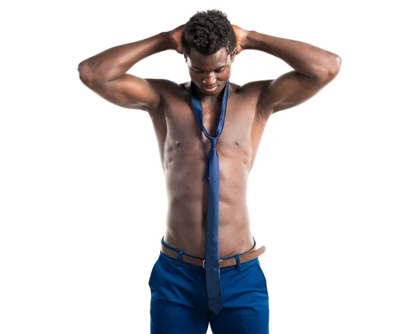 Bel homme noir avec corps athlétique posant — Photo