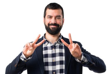 Esmer yakışıklı poz