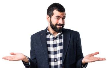 Esmer yakışıklı poz